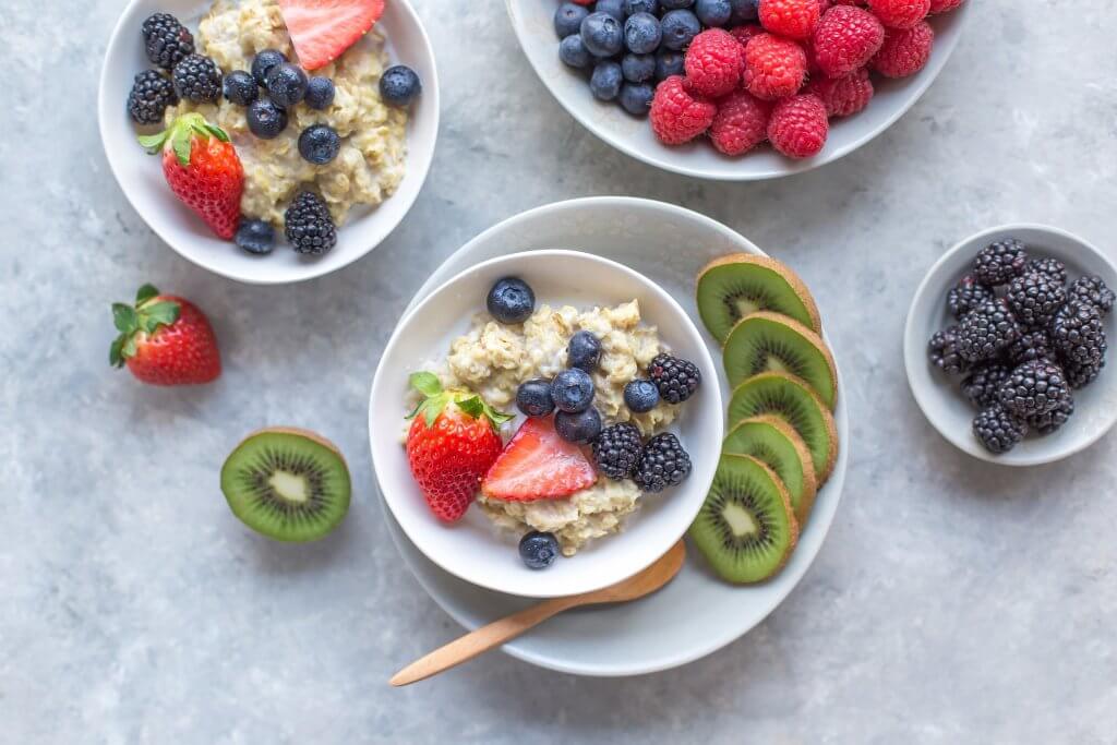 Porridge mit Beeren - ein gesundes, warmes Frühstück!